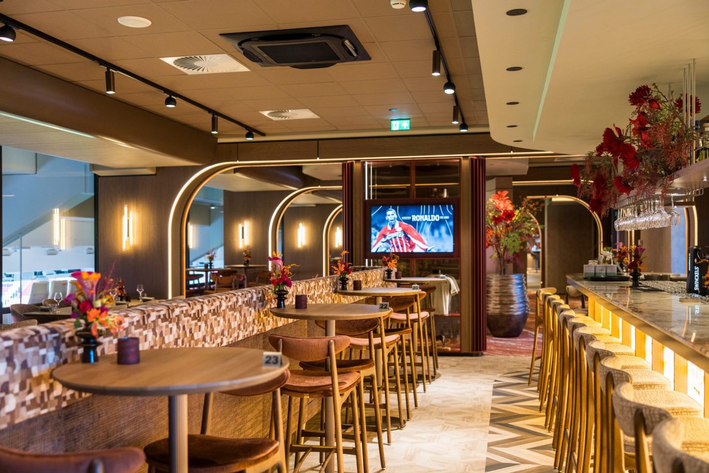 Organiseer een zakelijk event in Gastro Ronaldo in het Philips Stadion. Geschikt voor een borrel, diner en/of een receptie.