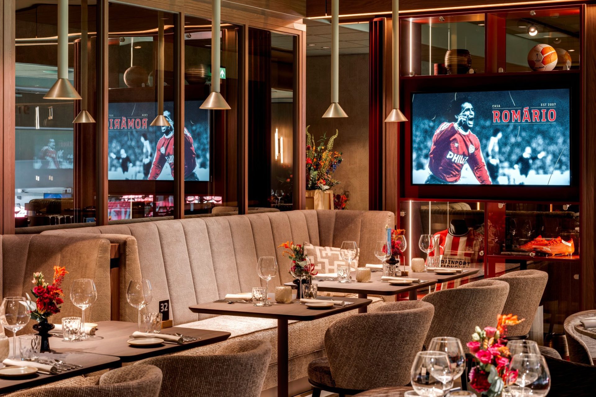 Organiseer een zakelijk event bij Casa Romario in het Philips Stadion, geschikt voor diner en/of borrel.